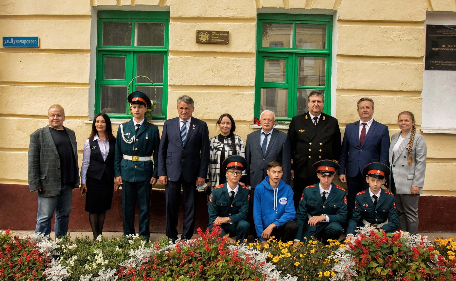 Юрий Воробьев в рамках рабочей поездки в Вытегорский район осмотрел обновленную набережную реки Вытегры и открыл памятную табличку Почетному члену Императорского Русского географического общества Константину Посьету