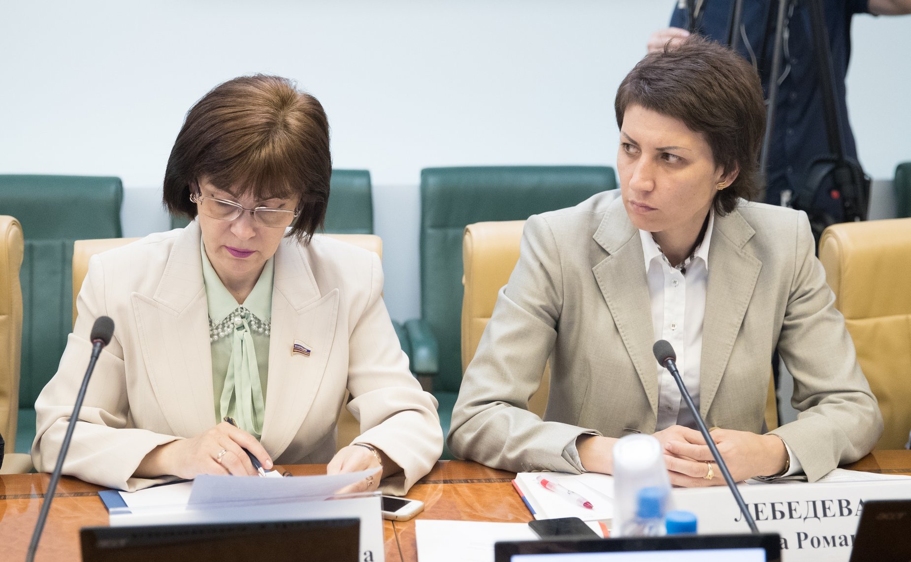 Е. Попова и Т. Лебедева