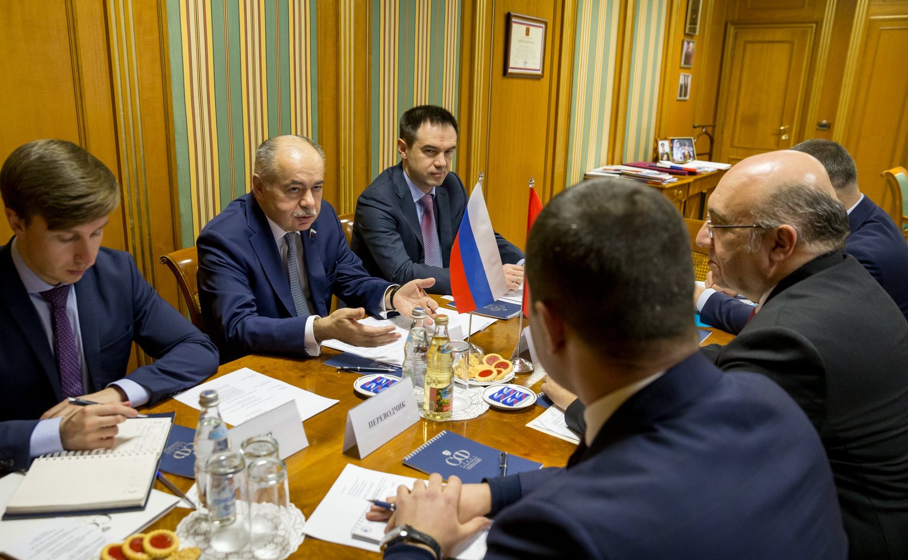 Встреча Ильяса Умаханова с Чрезвычайным и Полномочным Послом Турецкой Республики в РФ Мехметом Самсаром