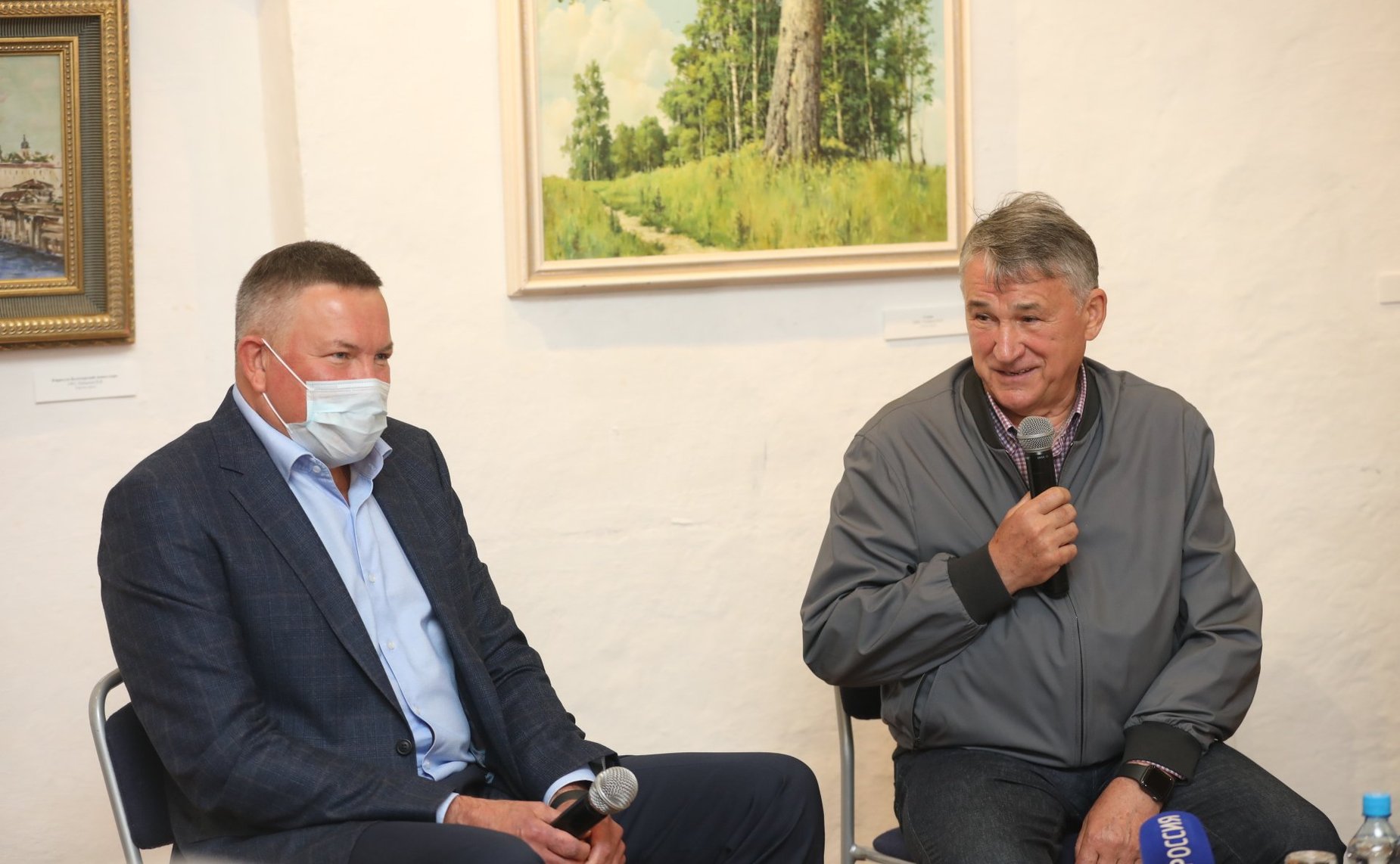 Юрий Воробьев совместно с губернатором региона Олегом Кувшинниковым провел в г. Кириллове выездное совещание и встречу с жителями