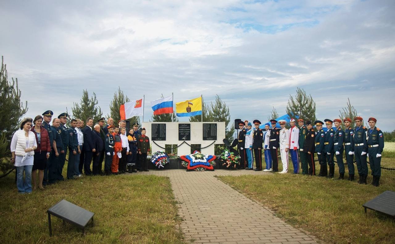 Герои России Юрий Воробьев и Александр Карелин встретились с российскими и белорусскими кадетами — участниками профориентационной школы «За безопасность!»