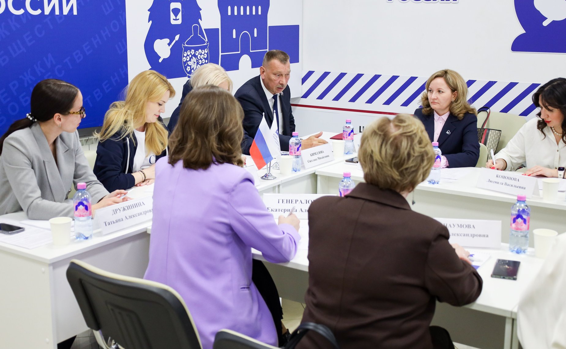 Сенаторы посетили штаб общественной поддержки партии «Единая Россия»