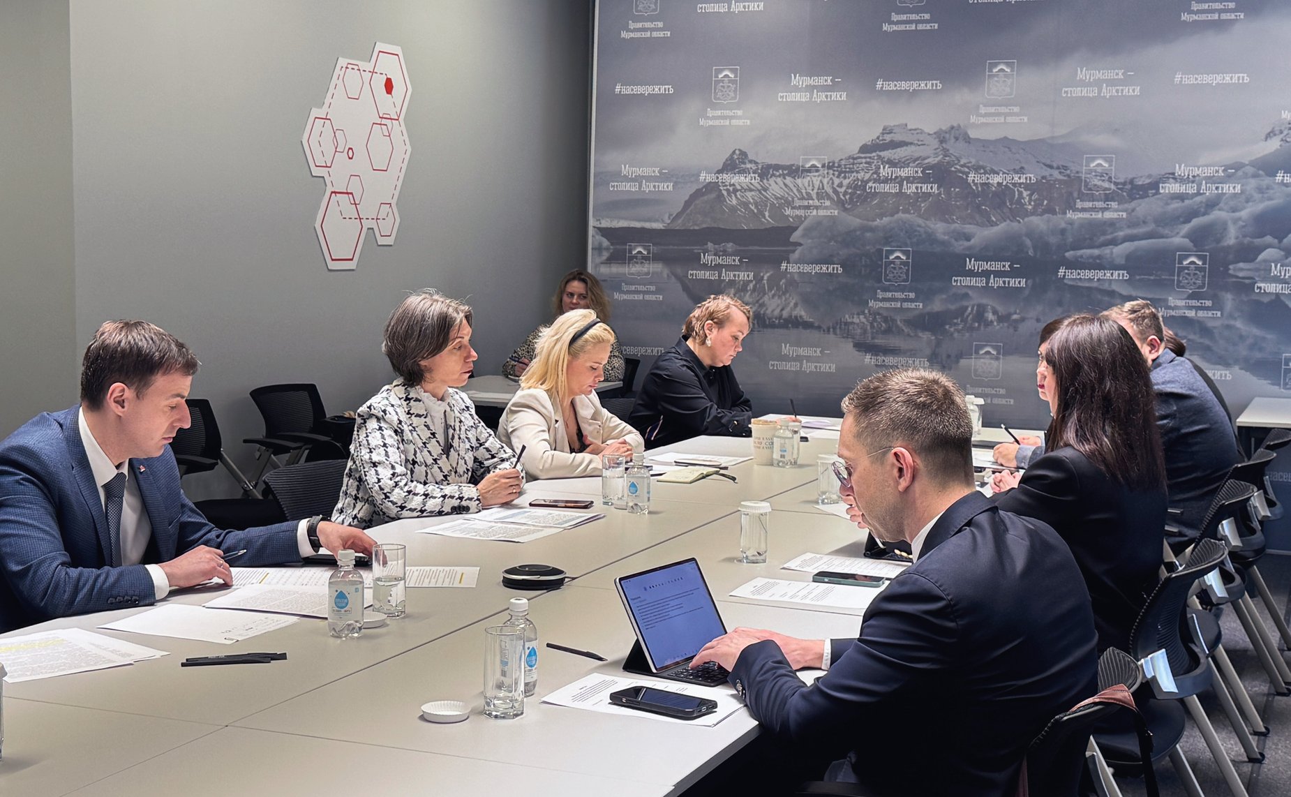 Елена Дягилева провела совещание, темами которого стали действующие преференции для бизнеса в Мурманской области и вектор дальнейшего развития льготных режимов на Дальнем Востоке и в Арктике