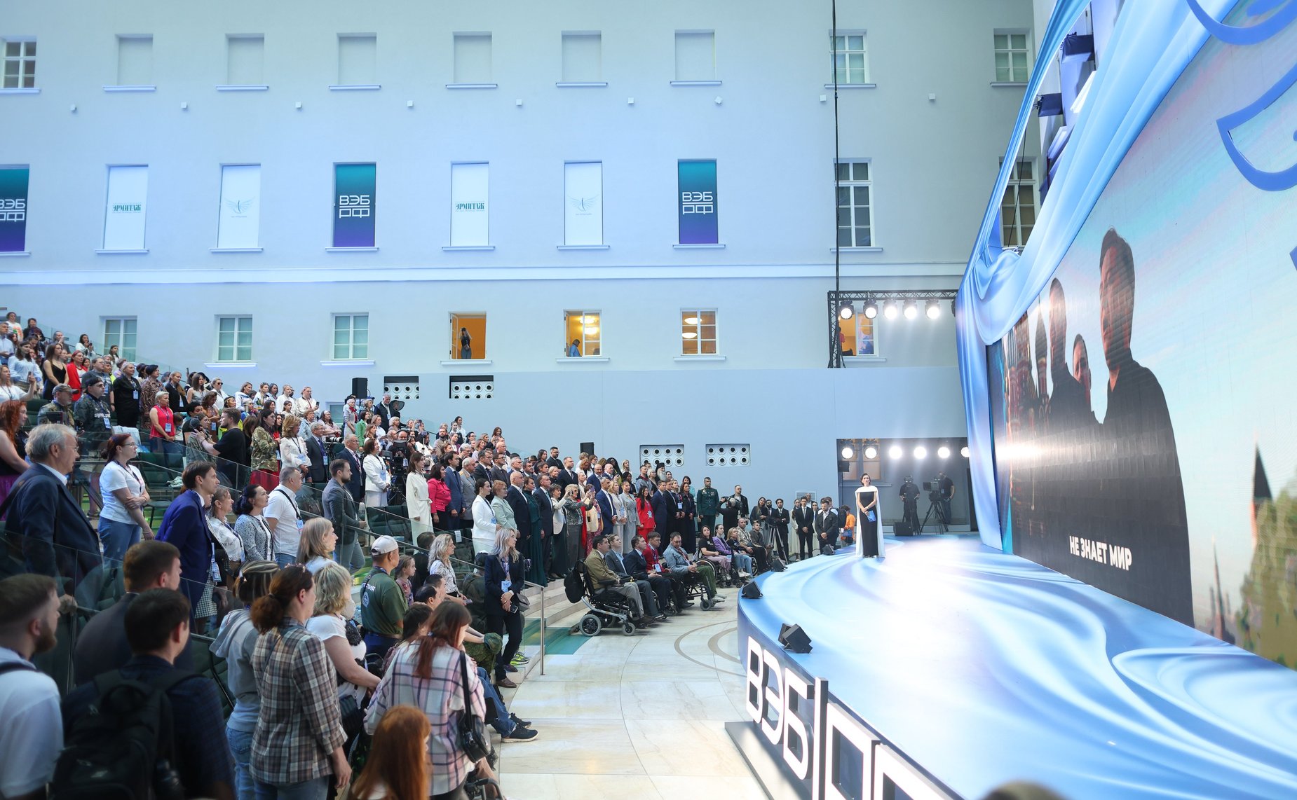 XXVIII Петербургский международный экономический форум (ПМЭФ’25). Показ международного конкурса адаптивной моды «На крыльях»