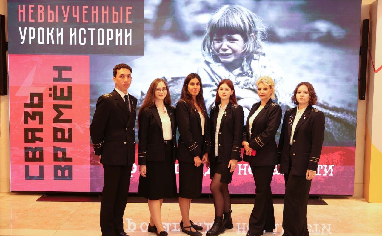 Юрий Воробьев и Дмитрий Василенко открыли в Совете Федерации выставку «Невыученные уроки истории. Связь времен. Пропаганда ненависти»