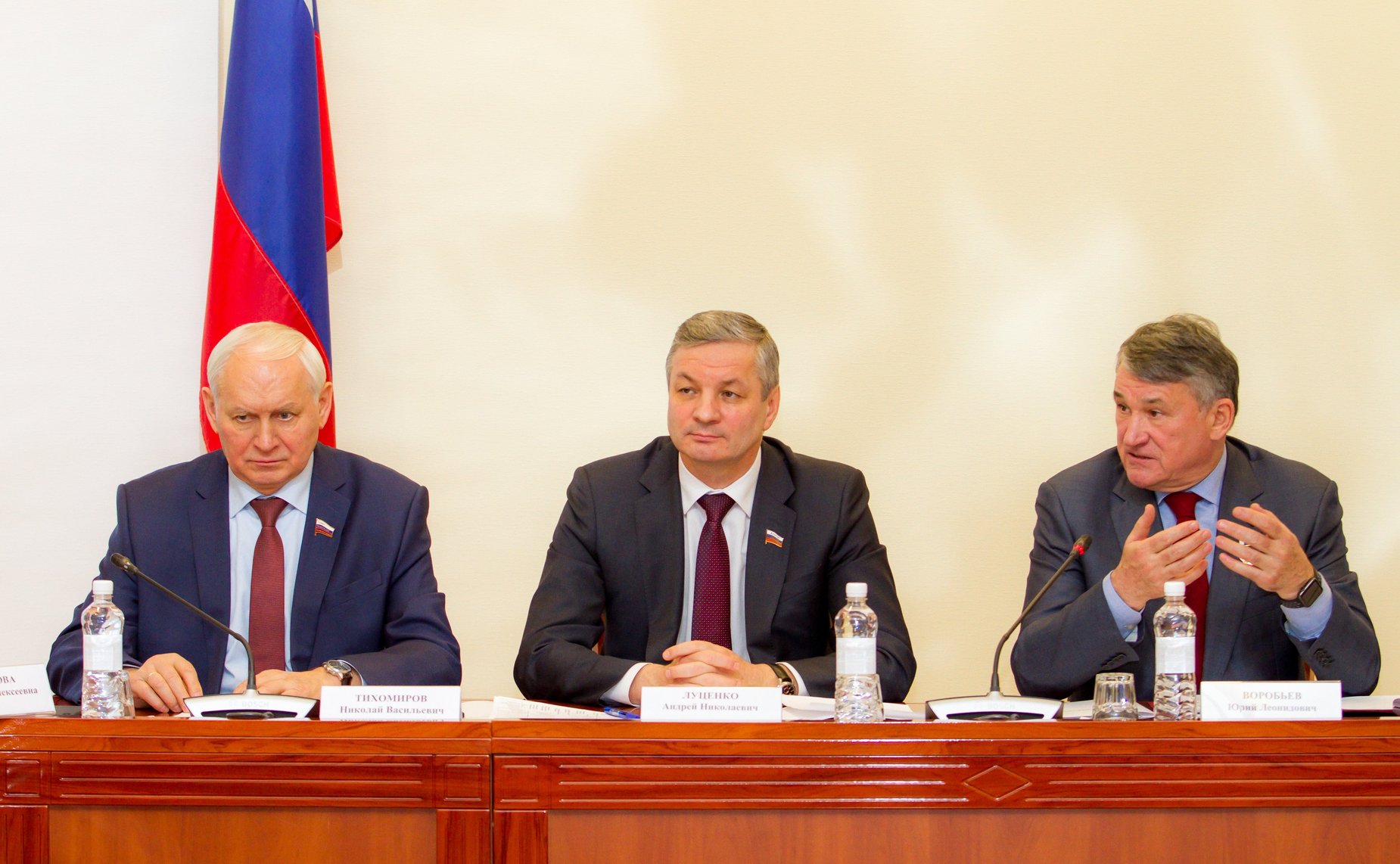 Ю. Воробьев и Н. Тихомиров обсудили с представителями молодежи Вологодской области вопросы патриотического воспитания