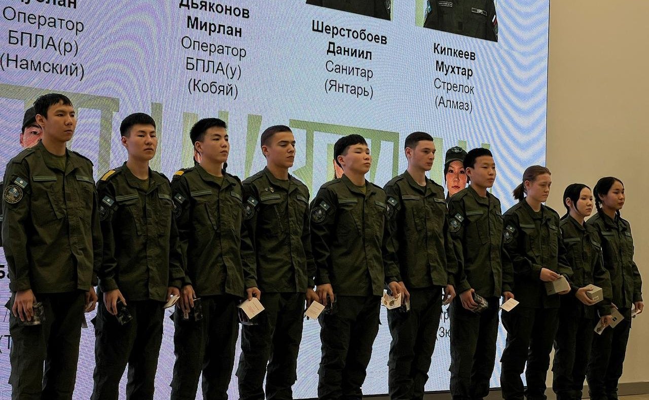 Сахамин Афанасьев в рамках региональной недели посетил итоговое заседание якутского филиала Военно-патриотического центра «Воин»