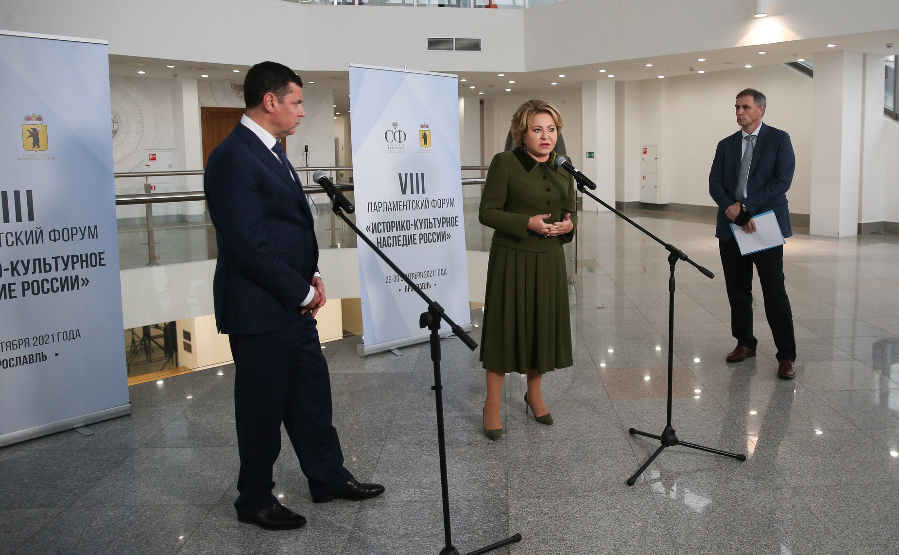 Пресс-подход Валентины Матвиенко и Дмитрия Миронова по итогам пленарного заседания VIII Парламентского форума «Историко-культурное наследие России»