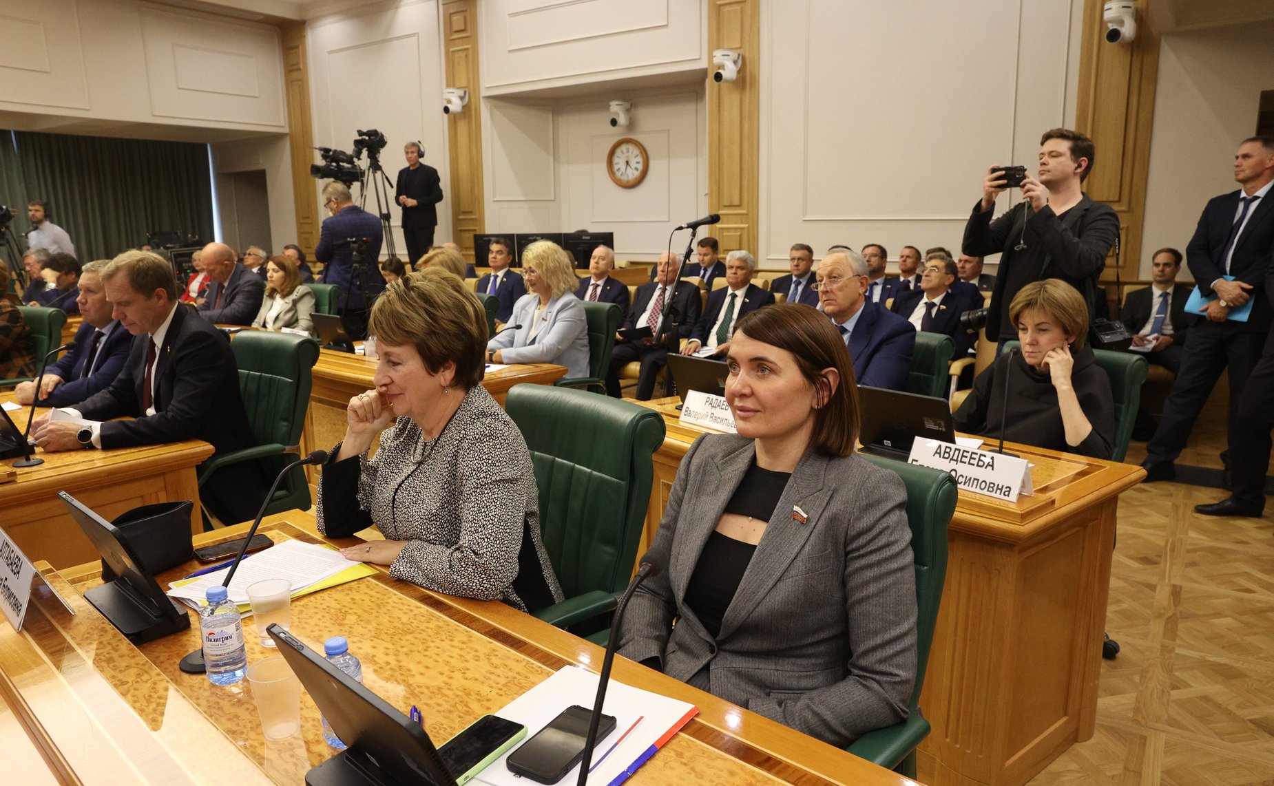 Встреча сенаторов Российской Федерации с Министром строительства и жилищно-коммунального хозяйства РФ Иреком Файзуллиным в формате открытого диалога