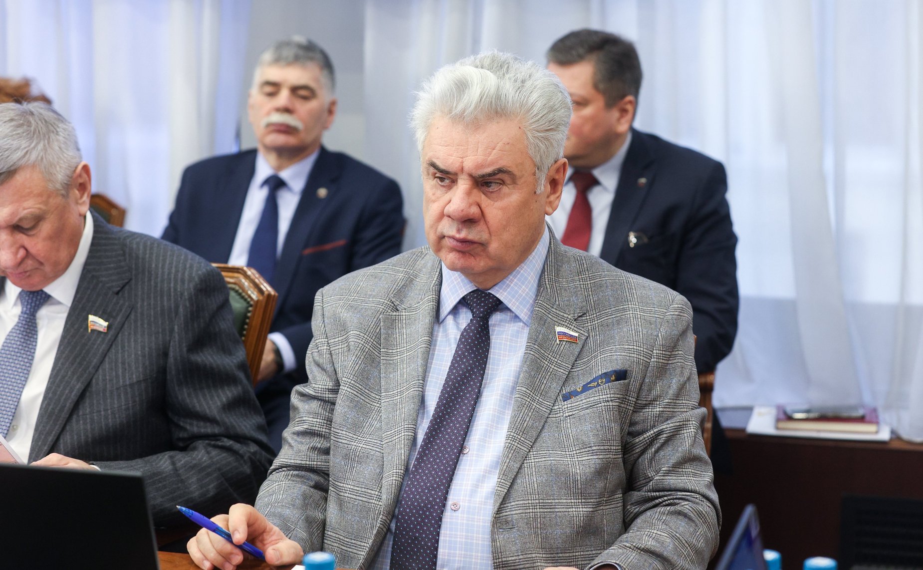 Виктор Бондарев