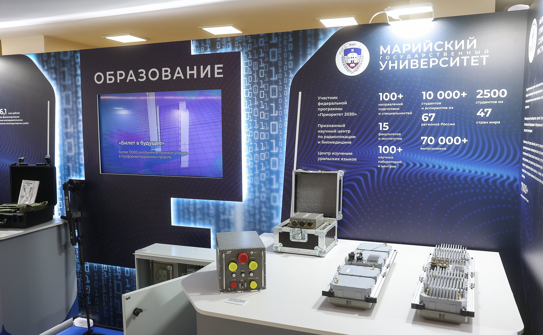 Валентина Матвиенко и Юрий Зайцев осмотрели выставку, посвященную культуре, истории и перспективным направлениям развития Республики Марий Эл