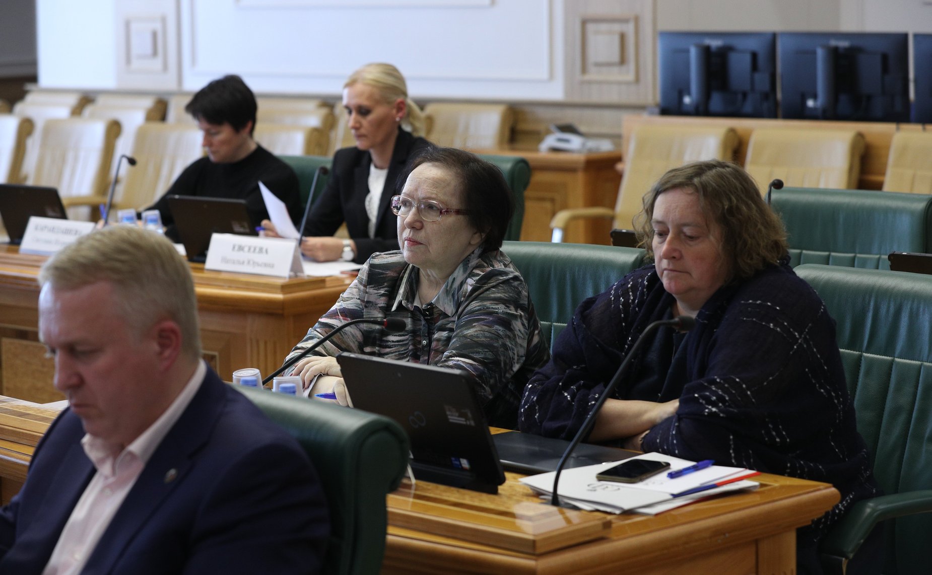 «Круглый стол» Комитета СФ по конституционному законодательству и государственному строительству совместно с Комитетом СФ по аграрно-продовольственной политике и природопользованию