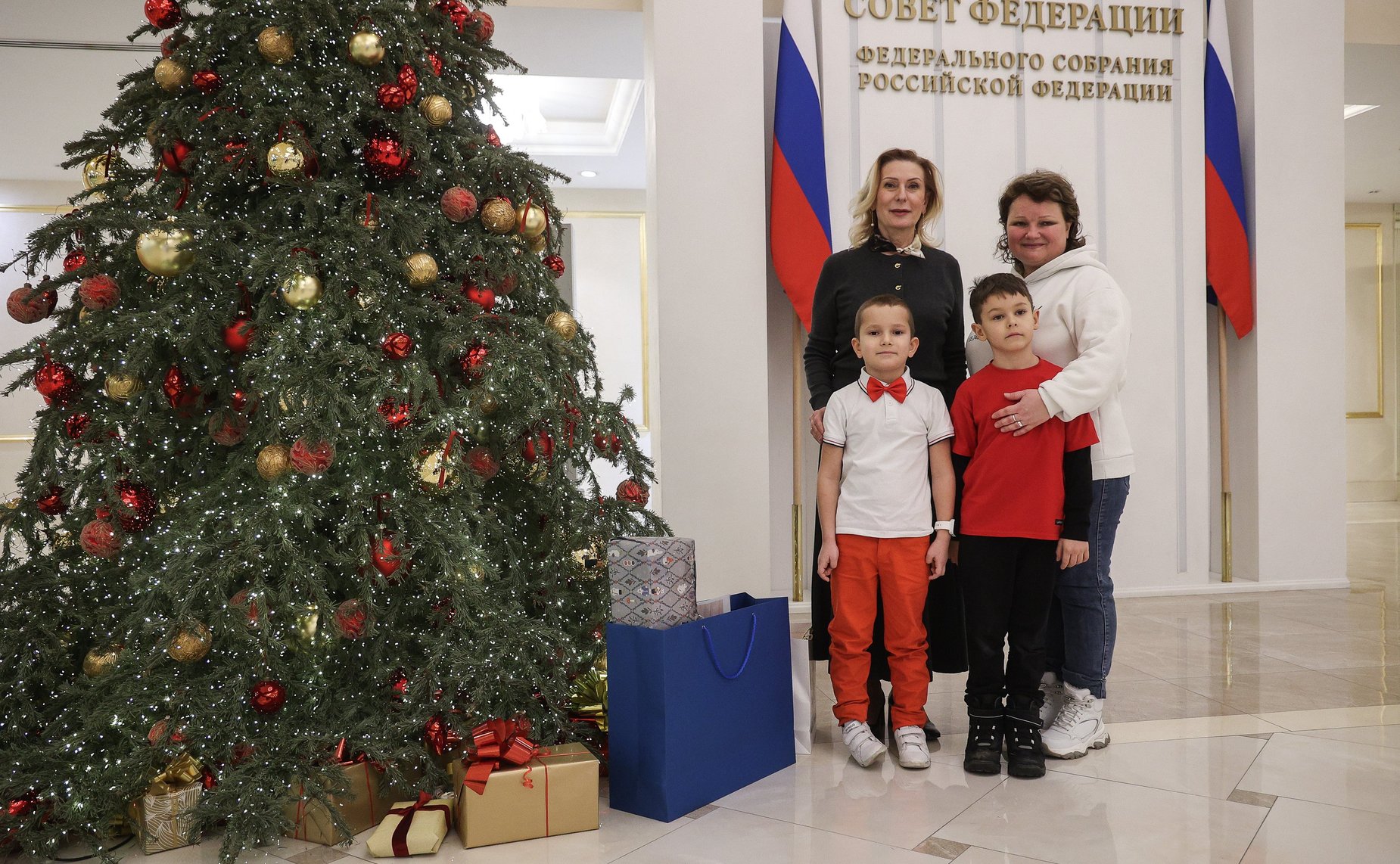 Инна Святенко приняла участие в благотворительной акции «Елка желаний» и исполнила желания юных москвичей