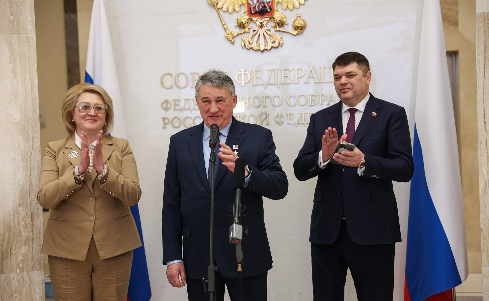 В СФ открылась выставка победителей конкурса детского рисунка к 80-летию прорыва блокады Ленинграда