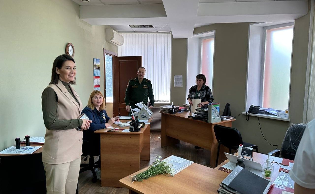 Маргарита Павлова осмотрела новое здание военного комиссариата, а также пообщалась с сотрудниками этого учреждения, а также с призывниками и с участниками СВО