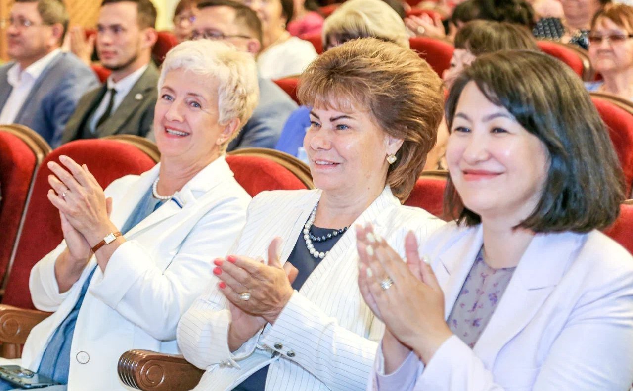 Татьяна Гигель в ходе рабочей командировки по региону приняла участие и выступила на торжественном собрании, посвященном празднованию Дня медицинского работника