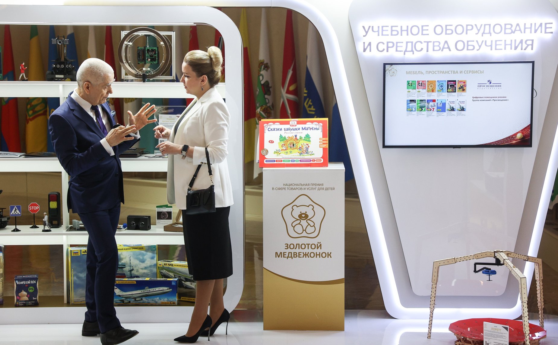 Валентина Матвиенко провела торжественную церемонию награждения лауреатов Национальной премии в сфере товаров и услуг для детей «Золотой медвежонок»