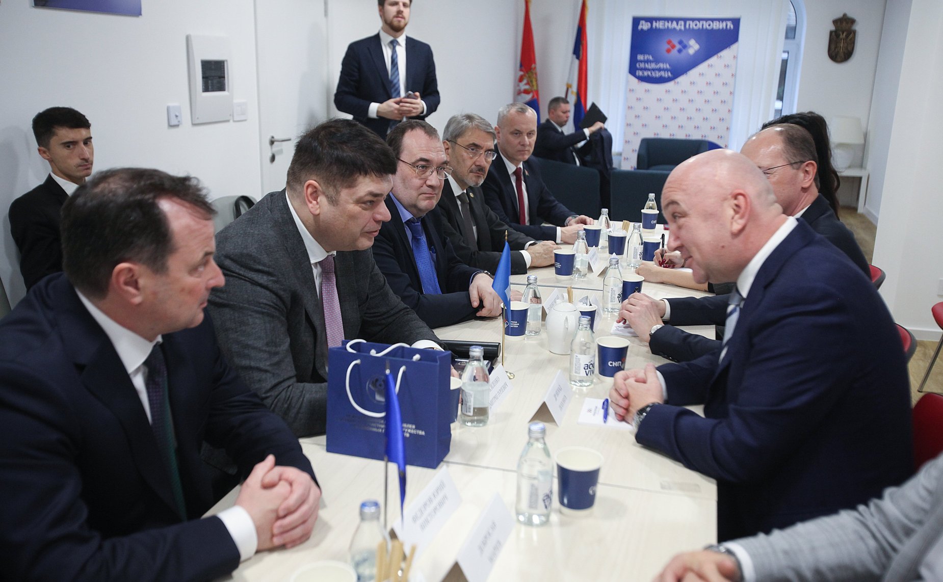 Сенаторы РФ приняли участие в наблюдении за парламентскими выборами в Сербии