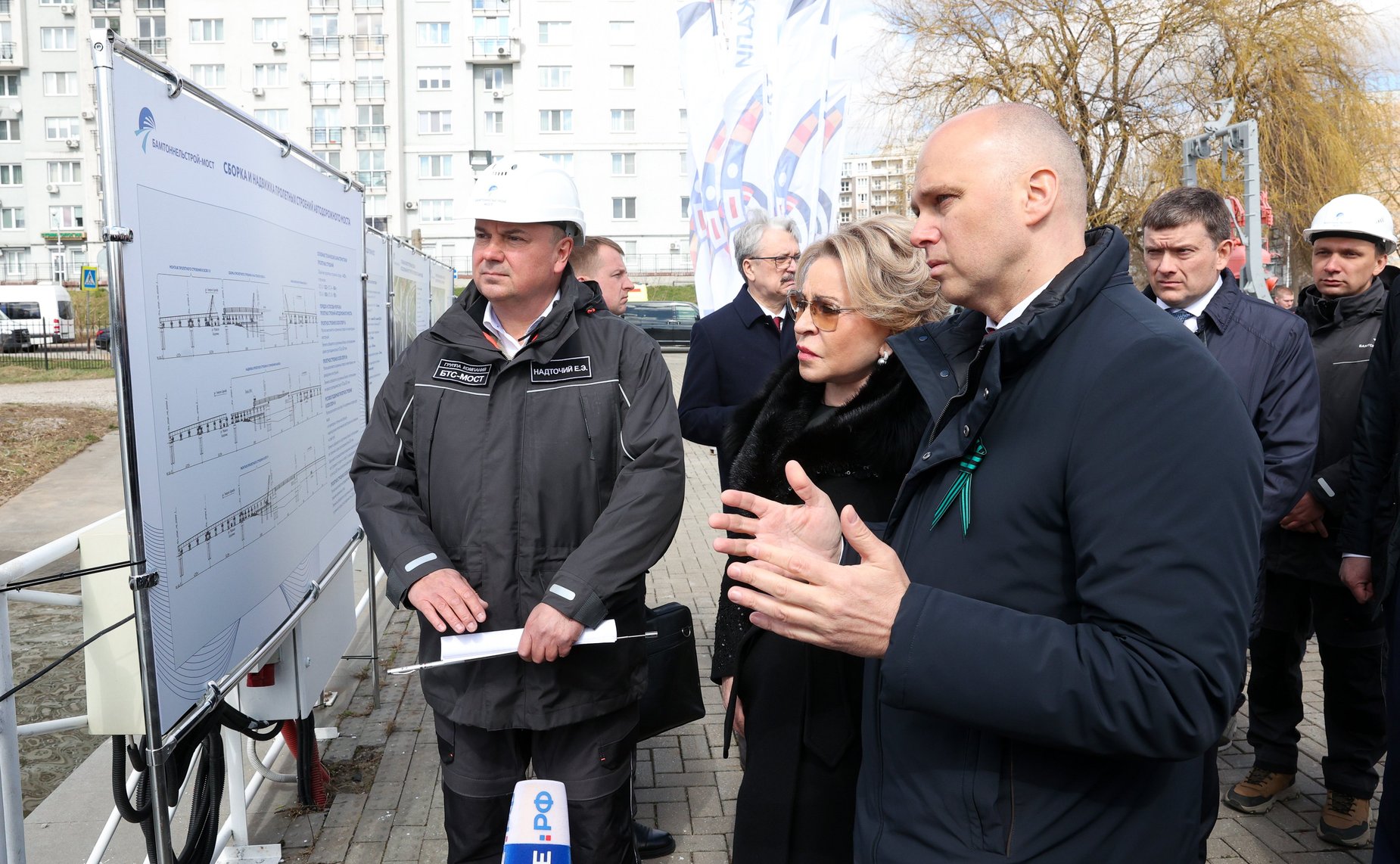 Валентина Матвиенко ознакомилась с ходом строительства нового автодорожного моста в Калининграде через реку Преголю