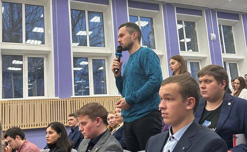Заместитель Председателя СФ Юрий Воробьев принял участие в первом в 2024 году заседании молодежного дискуссионного клуба