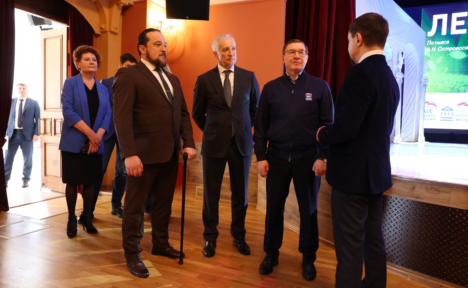 Первый заместитель Председателя Совета Федерации Владимир Якушев посетил Театр куклы и актера «Скоморох»