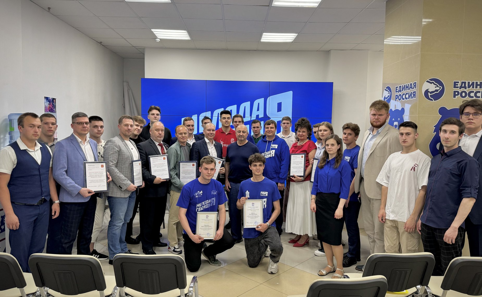 Александр Вайнберг провел открытую дискуссию с педагогами и волонтерским корпусом