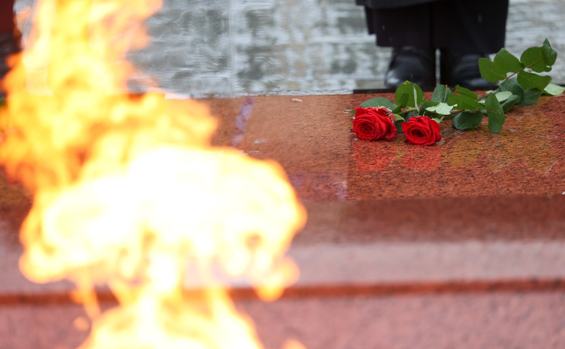 Заместитель Председателя Совета Федерации Инна Святенко приняла участие в Торжественном возложении цветов и венков к Монументу Победы