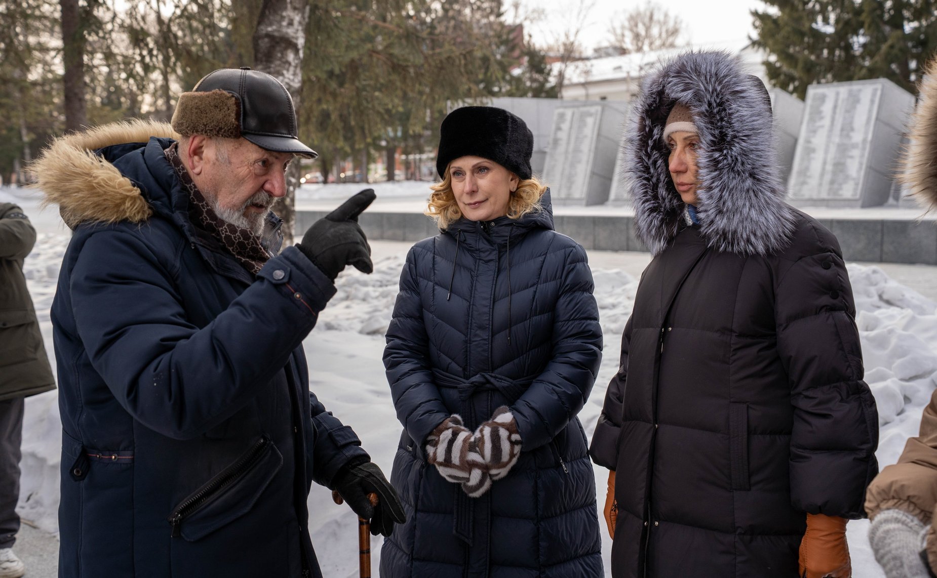 Сенаторы приняли участие в возложении цветов к мемориалу «Матерям победителям» в Сквере Победы