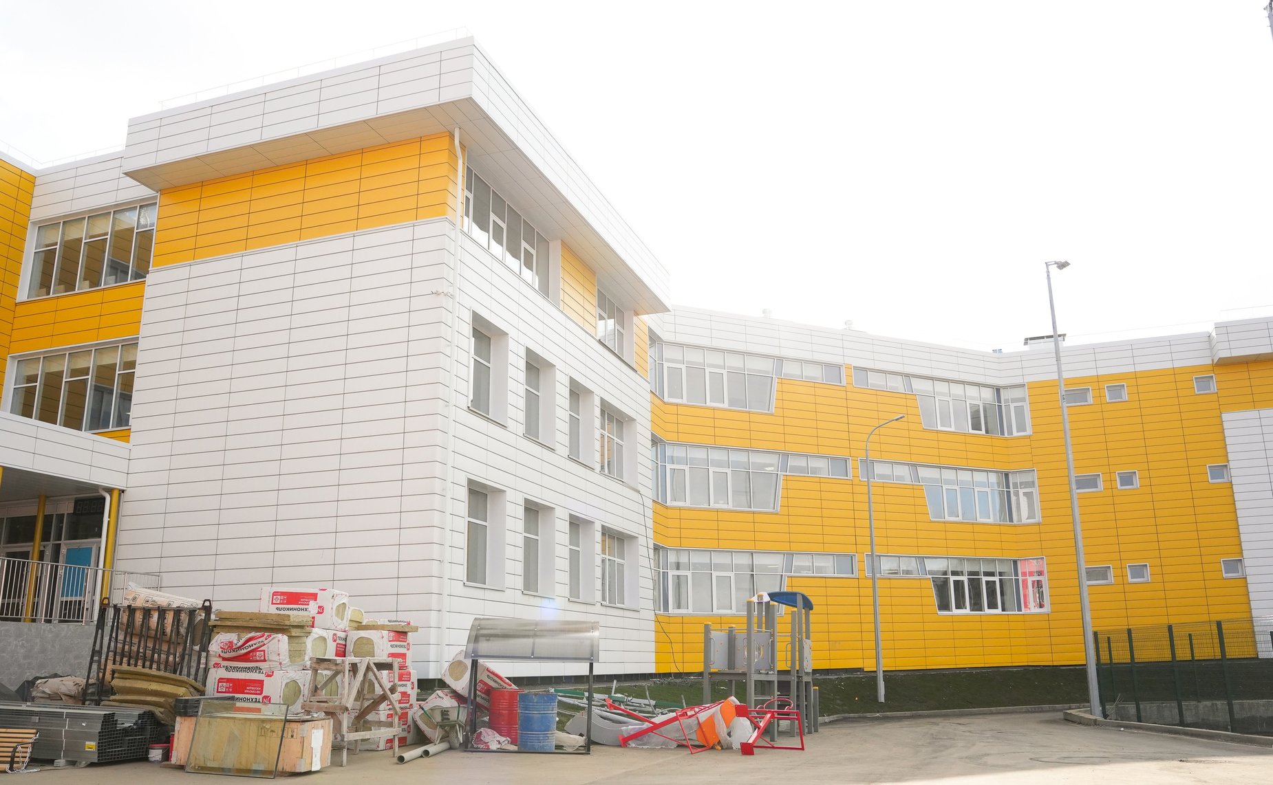 Сенаторы провели осмотр строящейся общеобразовательной школы г. Иркутска