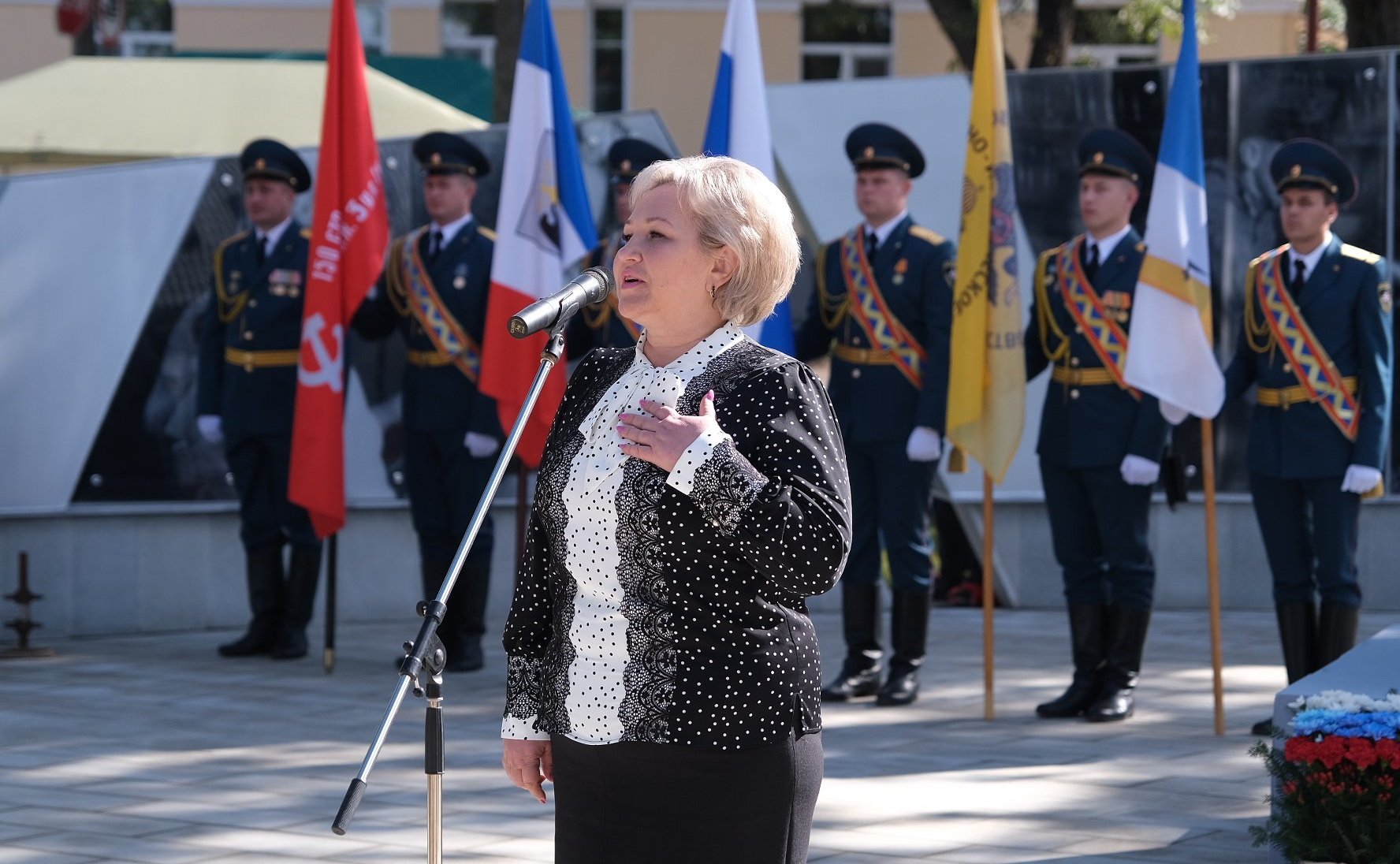 Елена Писарева приняла участие в торжественной церемонии открытия знакового для боровичан памятника