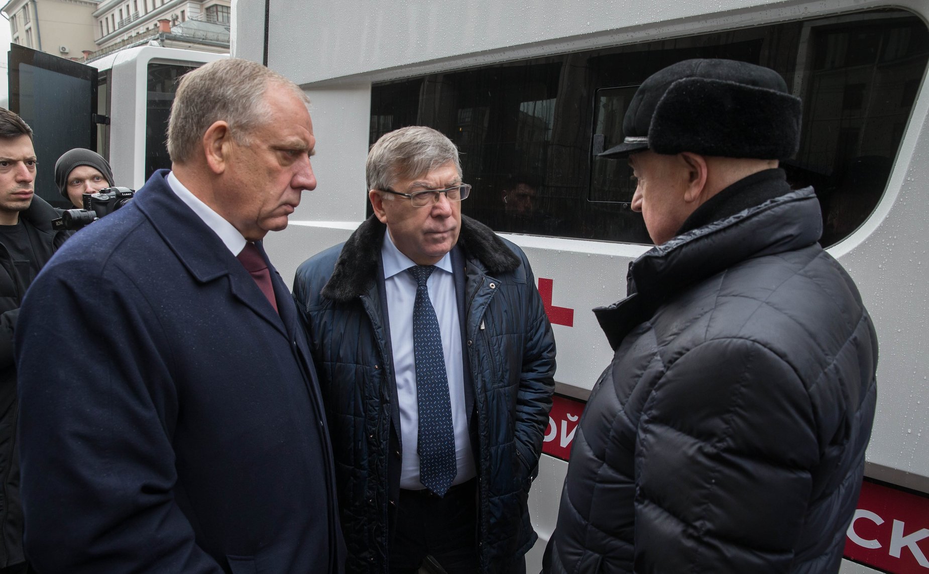 Презентация мобильных медицинских и торгово-бытовых комплексов для использования в сельской местности