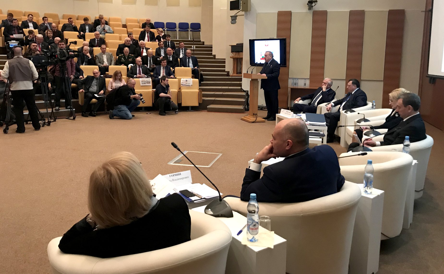 Парламентские слушаниях на тему «Совершенствование законодательства в системе подготовки граждан к военной службе и военно-патриотического воспитания»