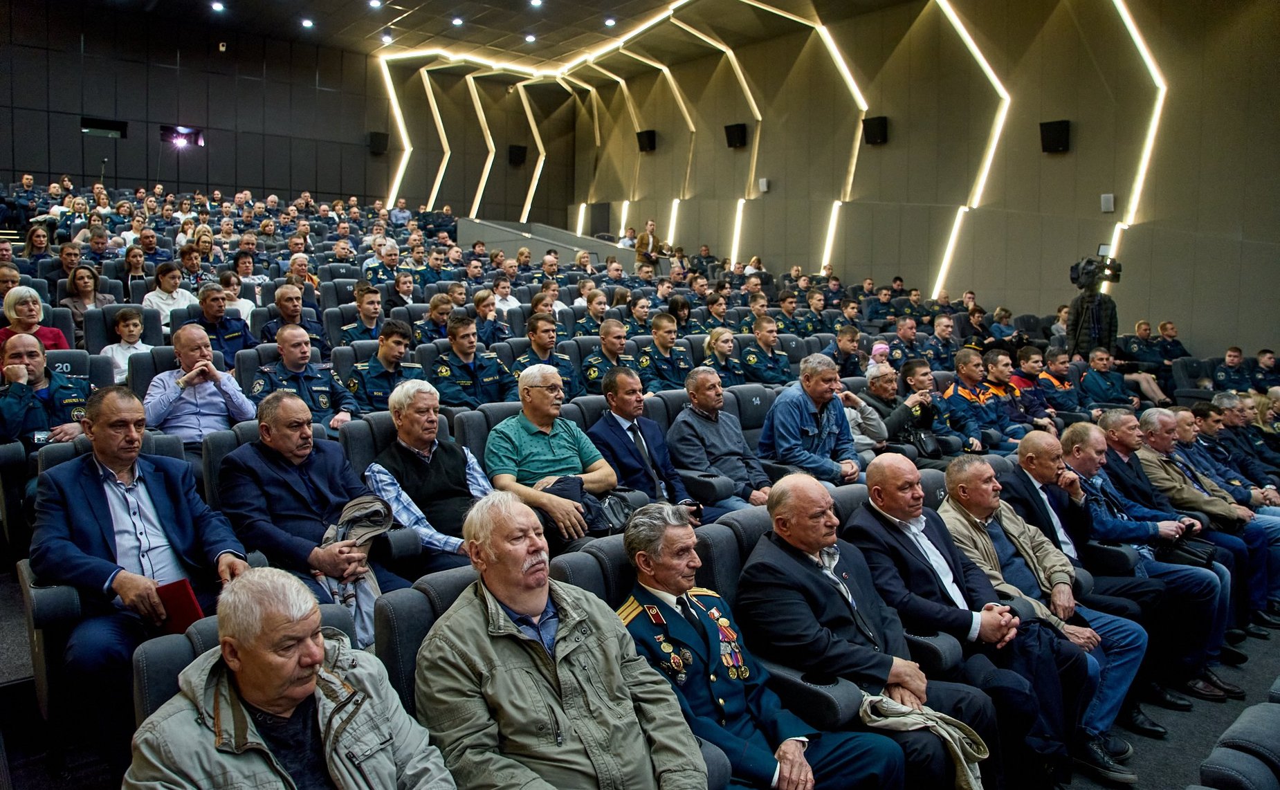 Сергей Митин принял участие в торжественном мероприятии, посвященном Дню пожарной охраны России в Великом Новгороде