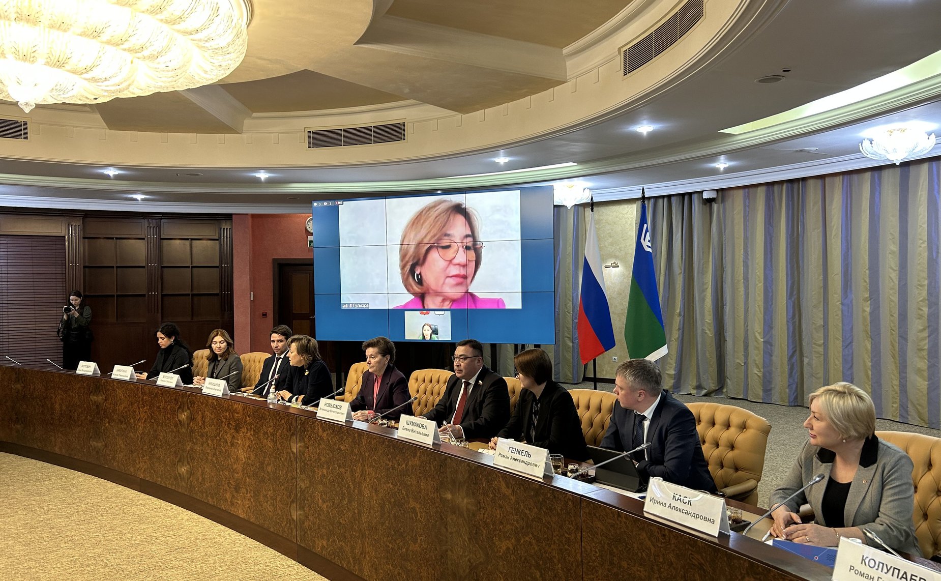 Александр Новьюхов приветствовал участников встречи Российского экспортного центра и женщин — региональных лидеров Югры