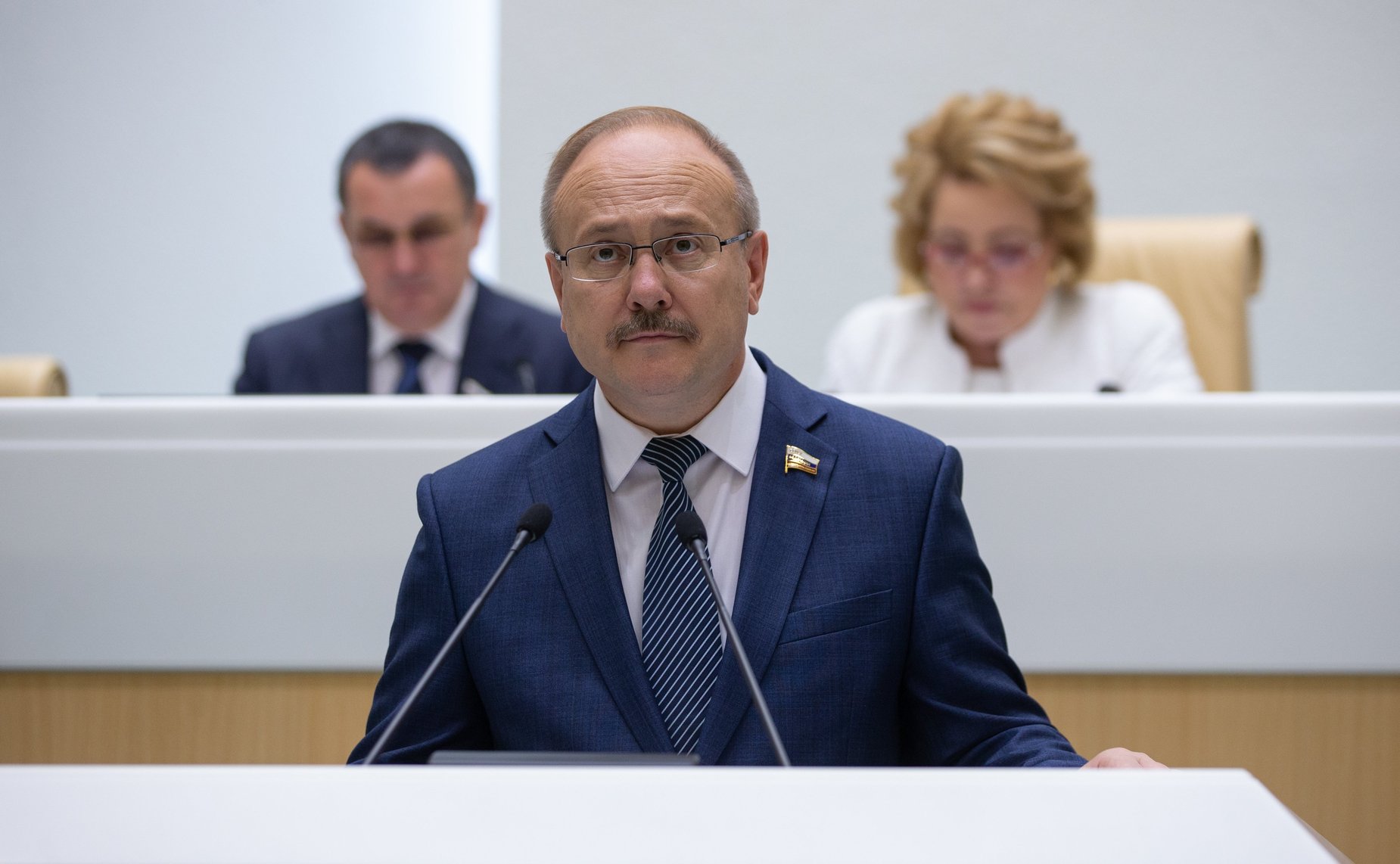 В. Иконников