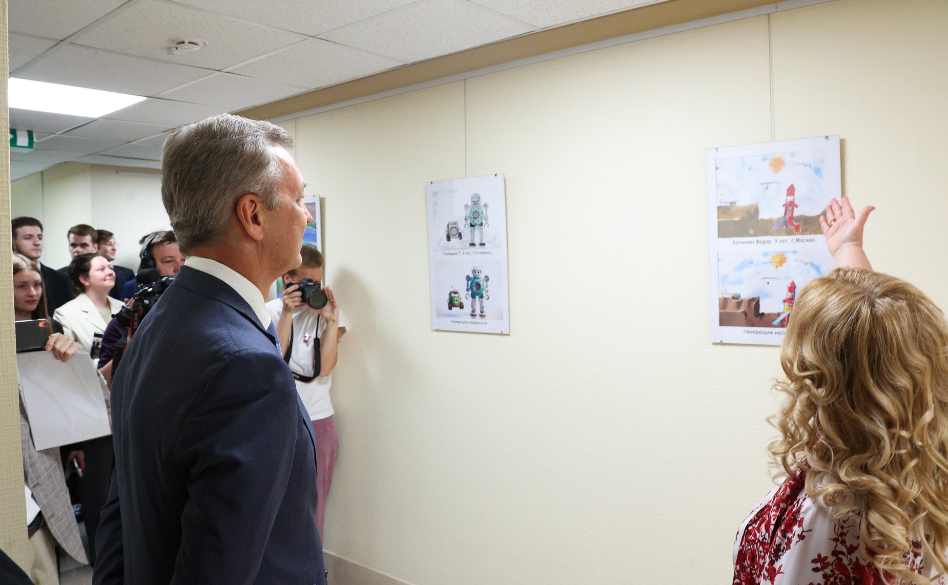 Открытие выставки «Новая реальность глазами юных строителей будущей России»