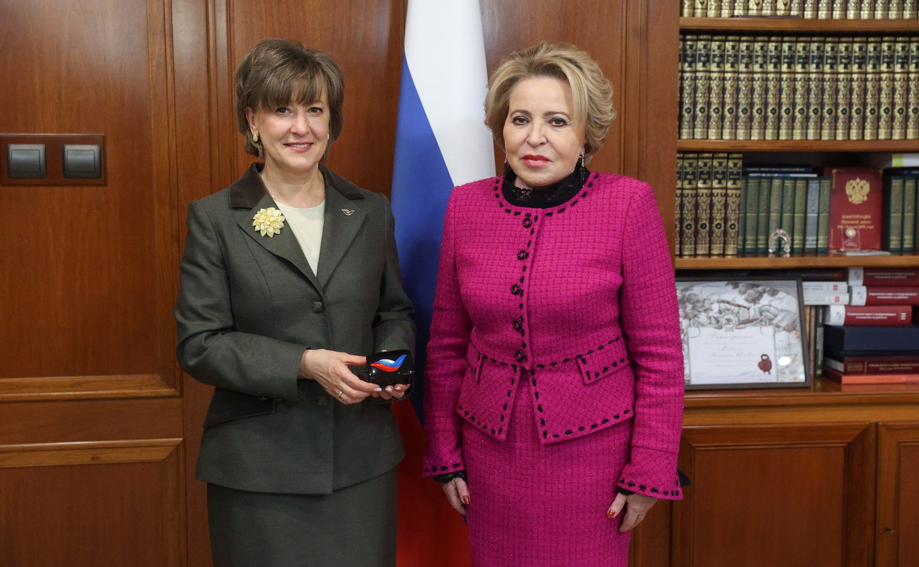Встреча Председателя Совета Федерации Валентины Матвиенко с генеральным директором АО «РЭЦ» Вероникой Никишиной