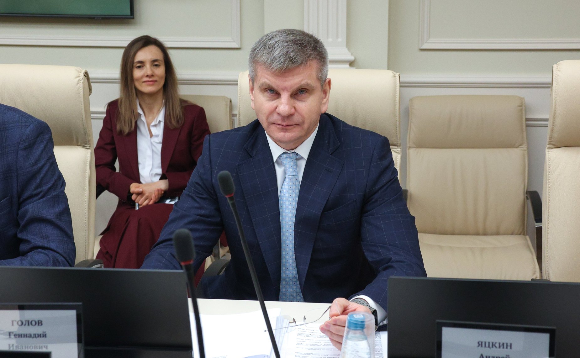 Геннадий Голов