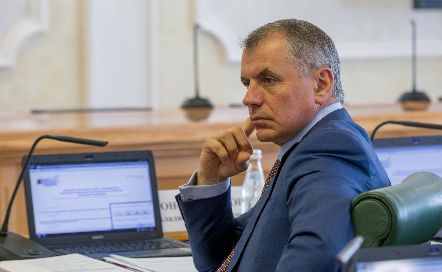 В. Константинов