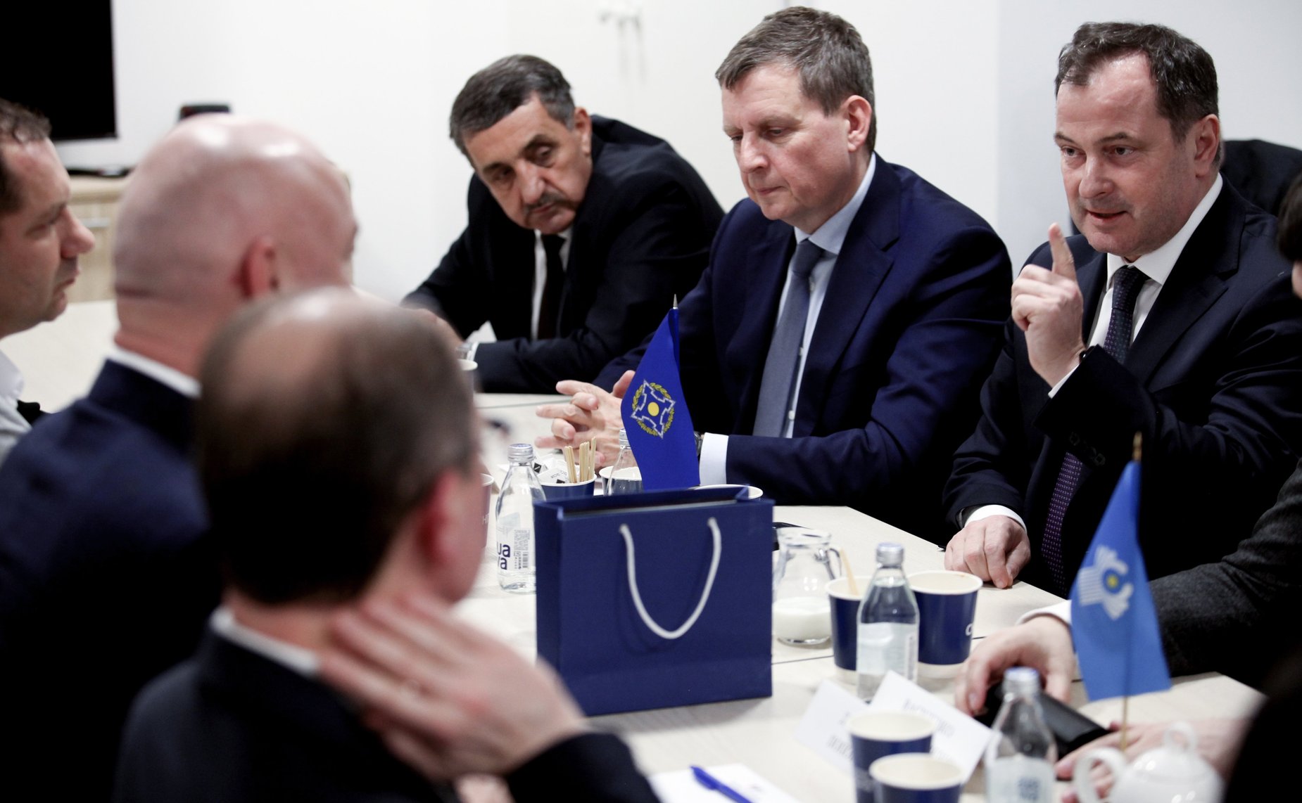 Сенаторы РФ приняли участие в наблюдении за парламентскими выборами в Сербии