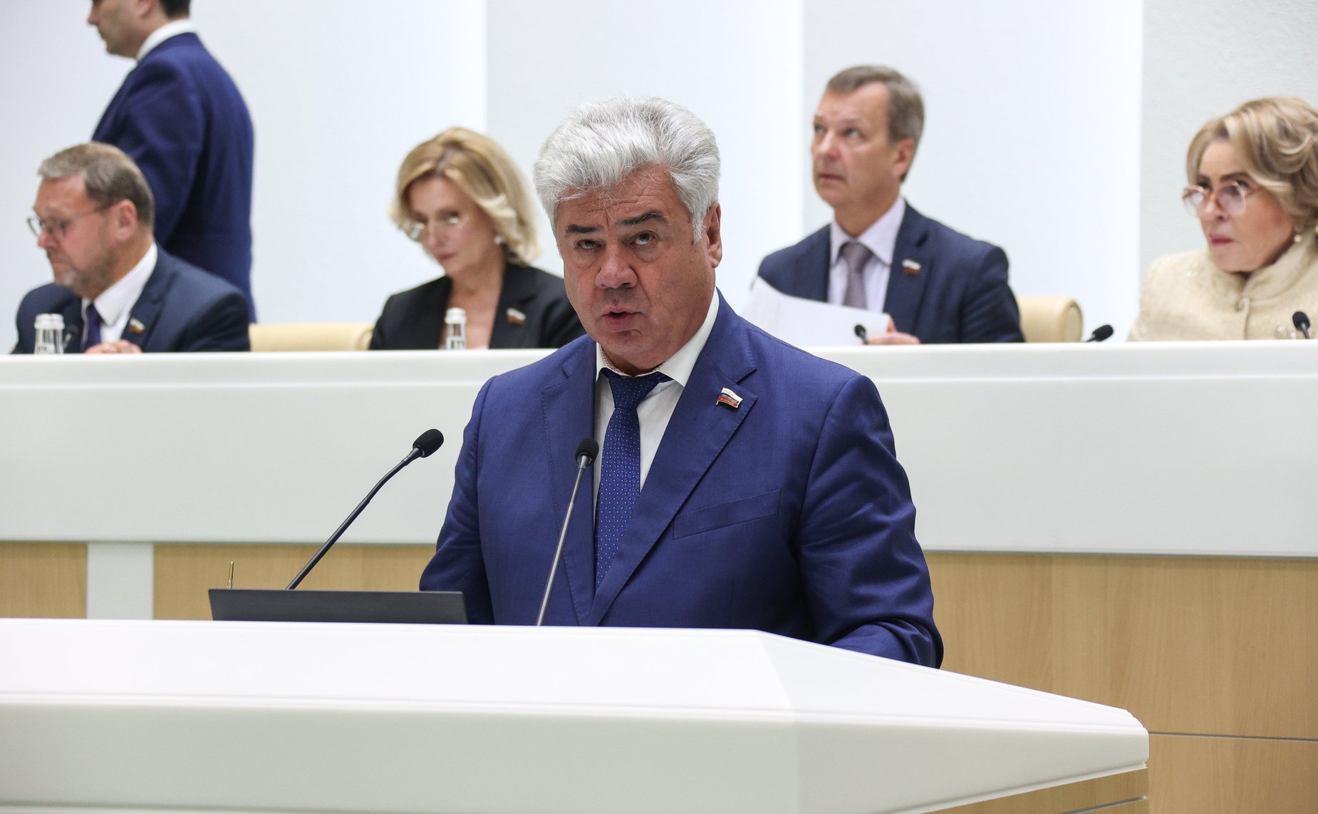 Виктор Бондарев