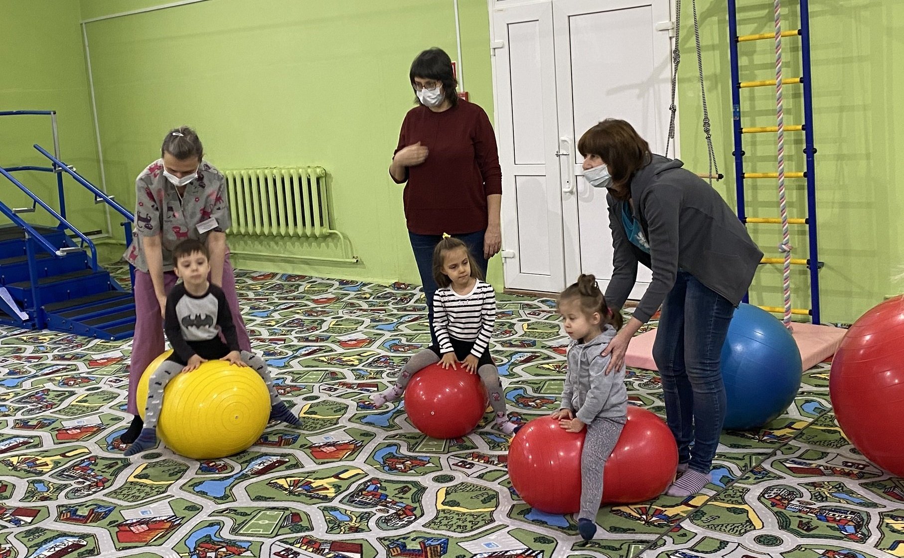 Олег Алексеев посетил филиал областного реабилитационного центра для детей и подростков с ограниченными возможностями в г. Саратове и Энгельсский дом-интернат для престарелых и инвалидов