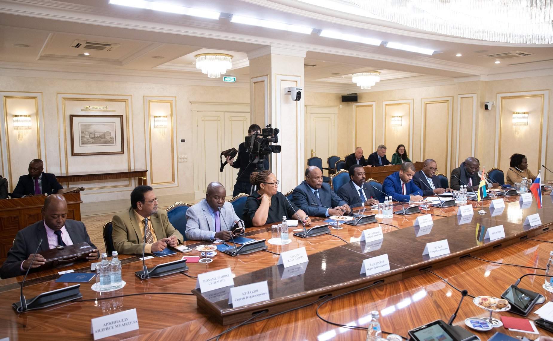 Встреча членов Комитета СФ по Регламенту и организации парламентской деятельности с первым заместителем Председателя Ассамблеи Республики Мозамбик, Руководителем Административного совета Ассамблеи А.Ж. Амелией