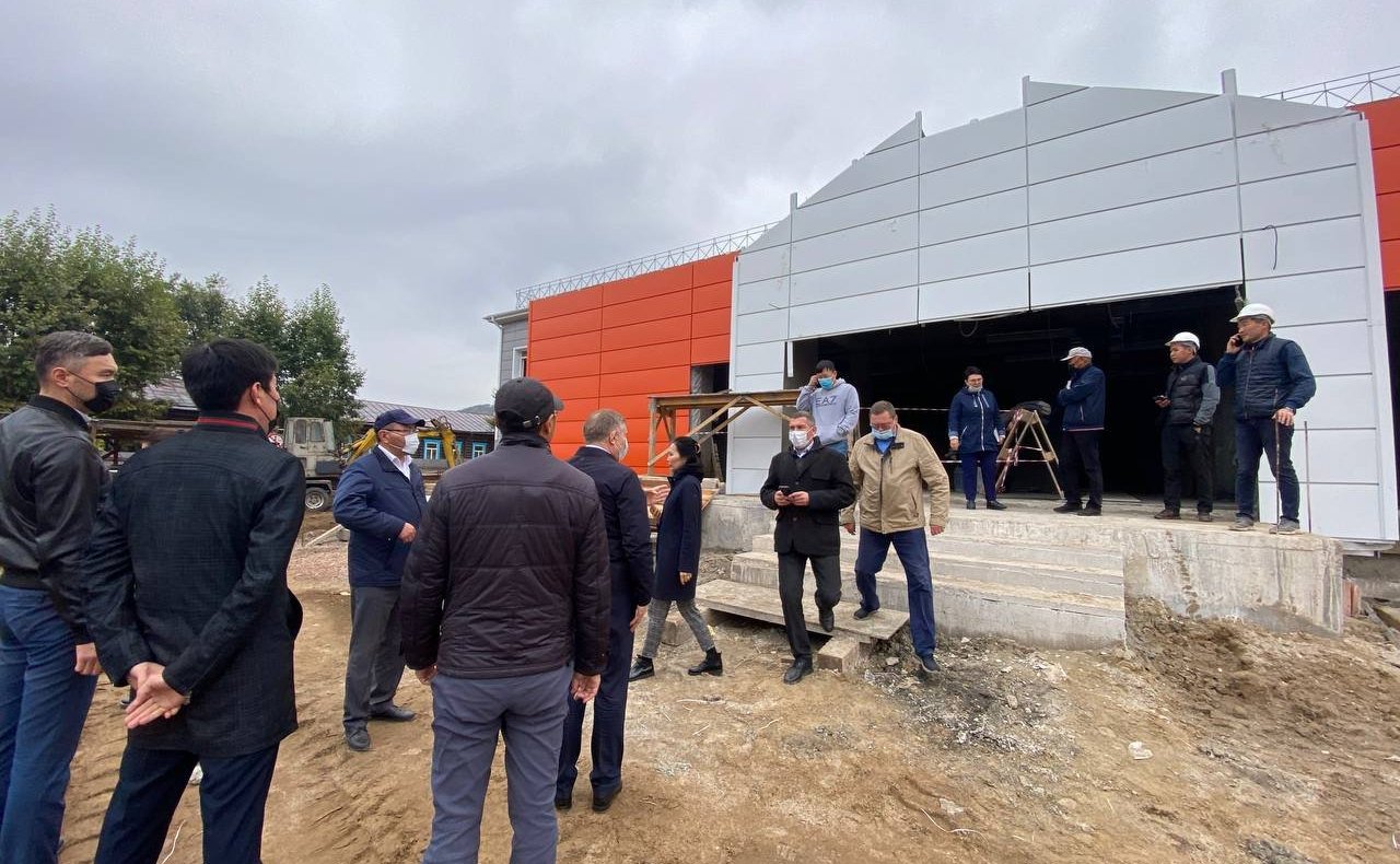 Александр Варфоломеев посетил социальные объекты в селах Республики Бурятия