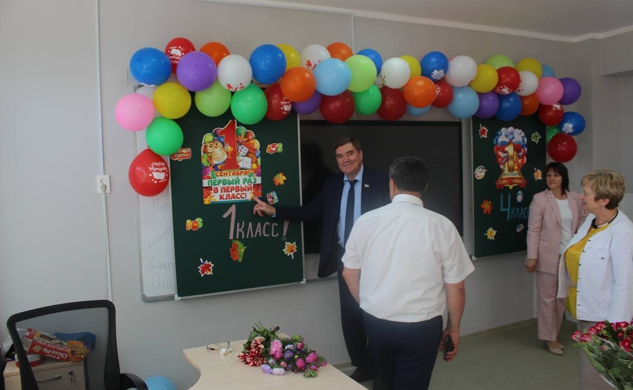 Александр Савин посетил общеобразовательную школу в с. Трубино после завершения в ней капитального ремонта