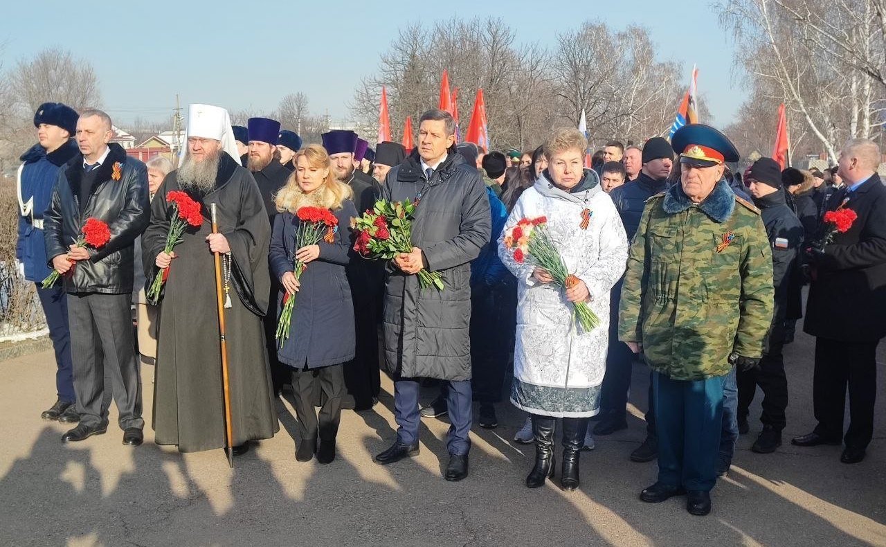 Ольга Бас приняла участие в церемонии возложения Гирлянды Славы в ЛНР