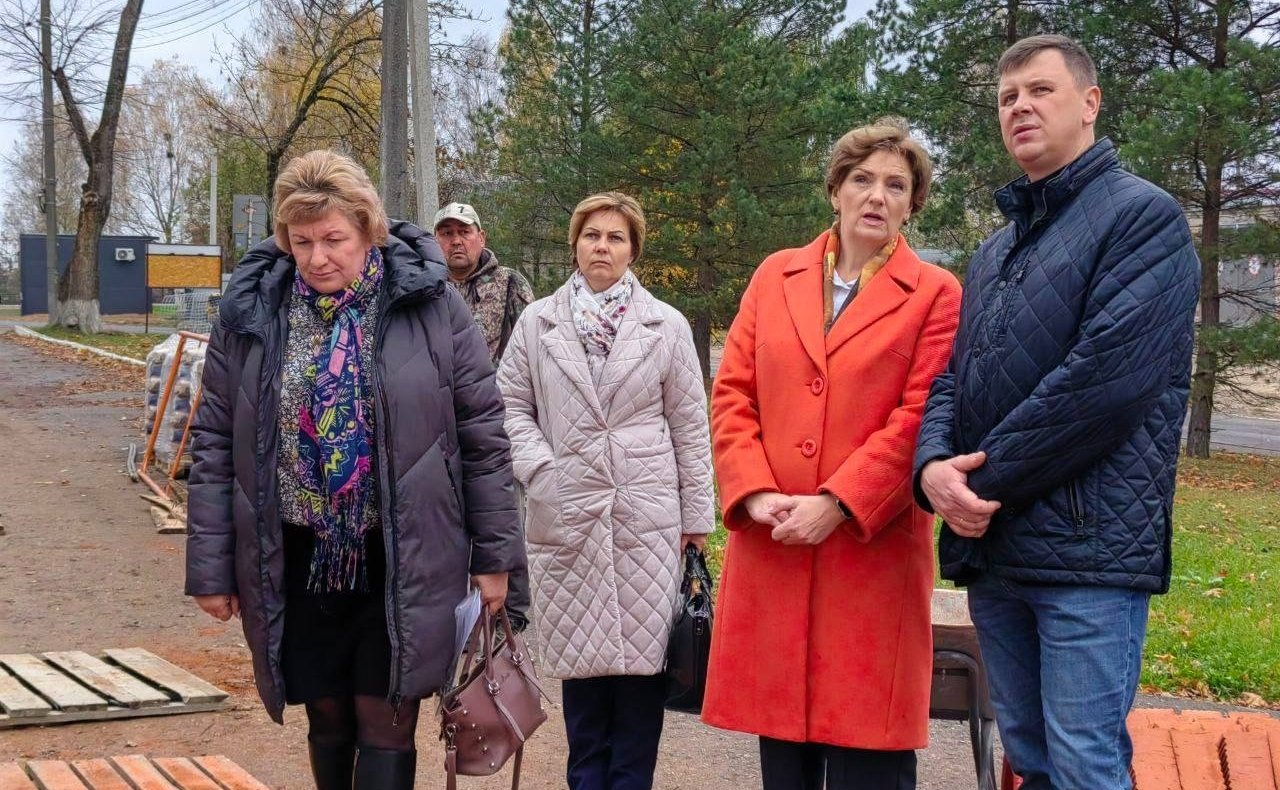 Артем Малащенков в поселке Хиславичи осмотрел Хиславичский районный центр культурно-досуговой работы и народного творчества