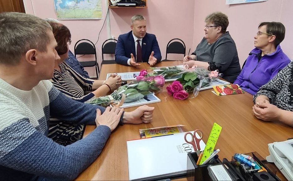 Денис Гусев посетил село Тельвиска Заполярного района