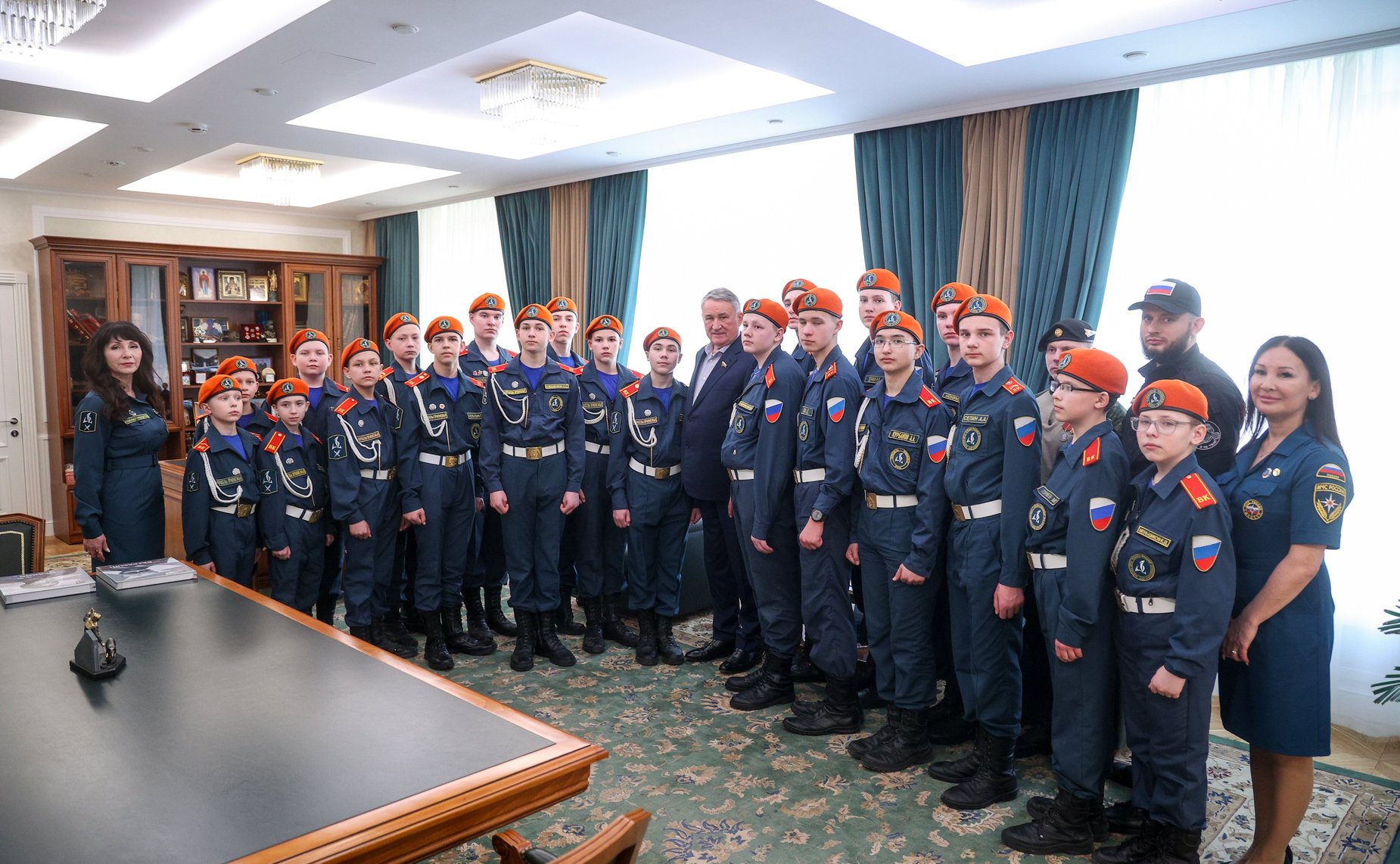 Встреча заместителя Председателя Совета Федерации Юрия Воробьева с кадетами Образовательного центра-кадетской школы «Корабелы Прионежья»