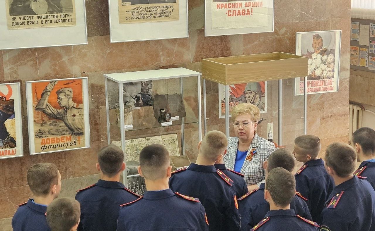 Ольга Бас провела в ЛНР урок мужества «Две войны — два мира»